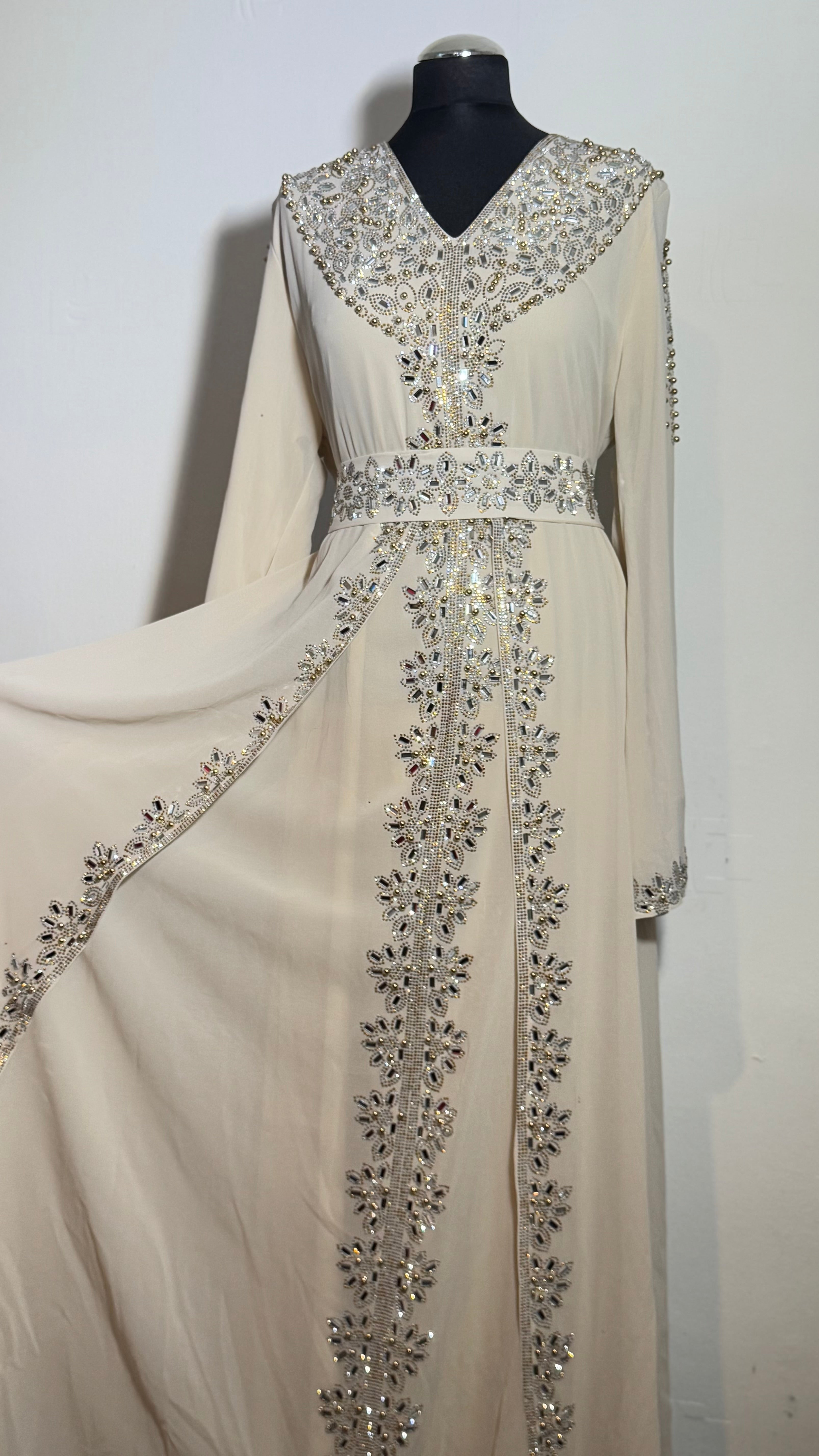 Luxury White Kaftan Dress, Embellished Moroccan Kaftan, Crystal Beaded Maxi Dress, Elegant Modest Evening Wear