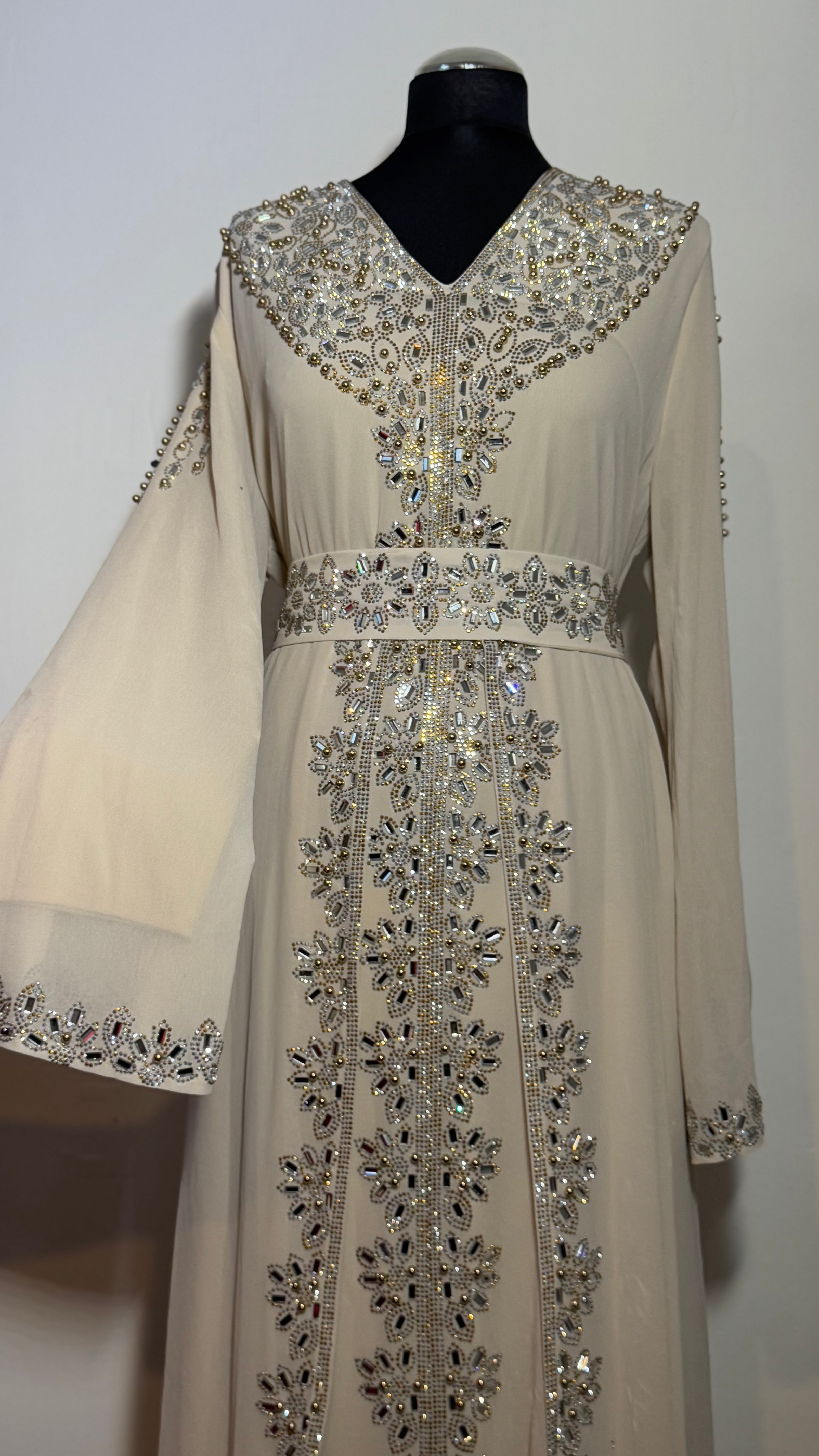 Luxury White Kaftan Dress, Embellished Moroccan Kaftan, Crystal Beaded Maxi Dress, Elegant Modest Evening Wear