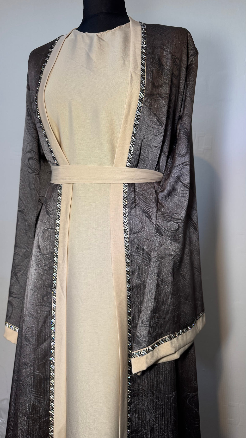 Luxury Two-Tone Open Abaya with Inner Dress – Beige & Charcoal Grey Kimono Style, Modest Eid Outfit, Elegant Dubai Abaya Set