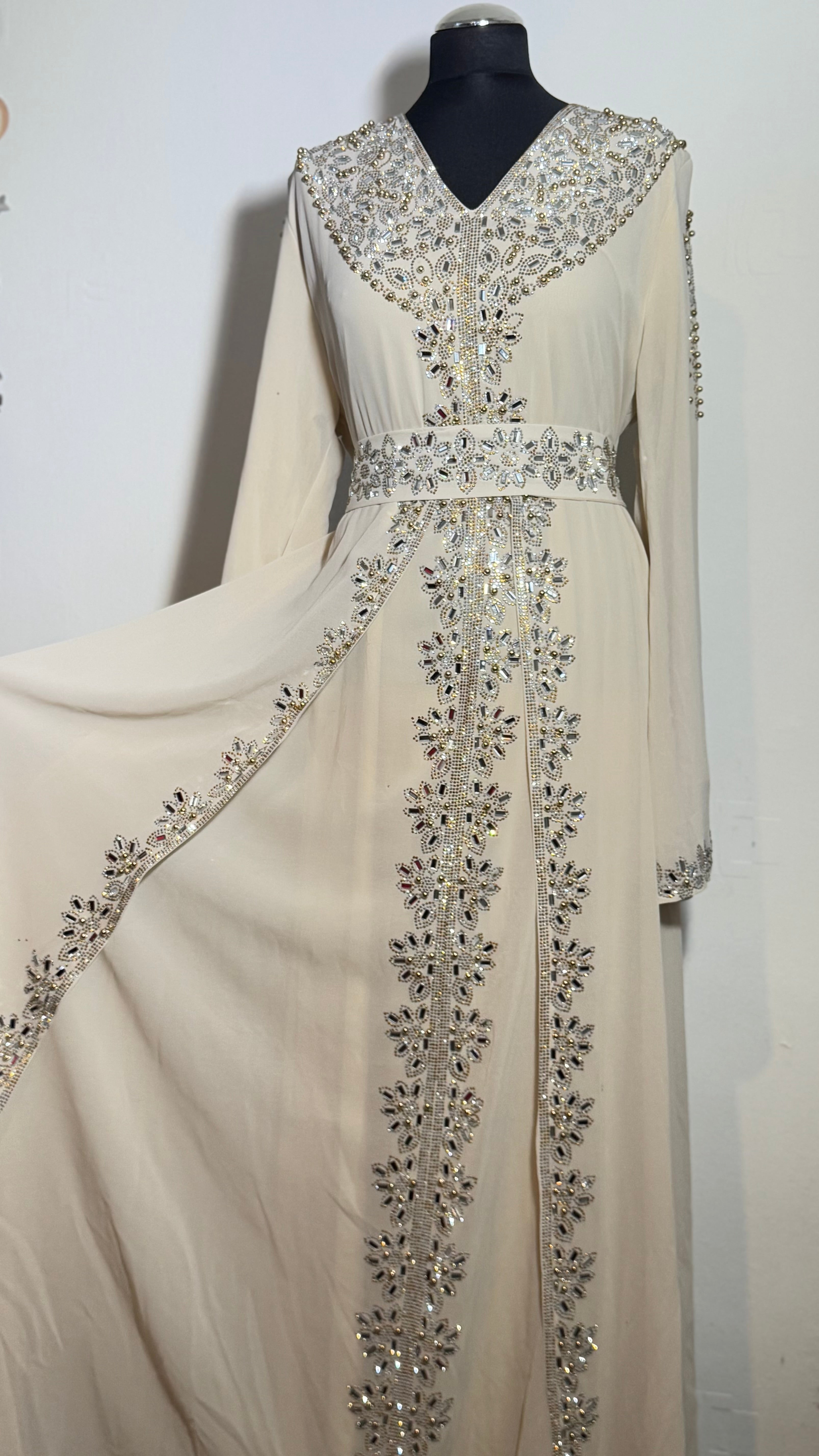 Luxury White Kaftan Dress, Embellished Moroccan Kaftan, Crystal Beaded Maxi Dress, Elegant Modest Evening Wear