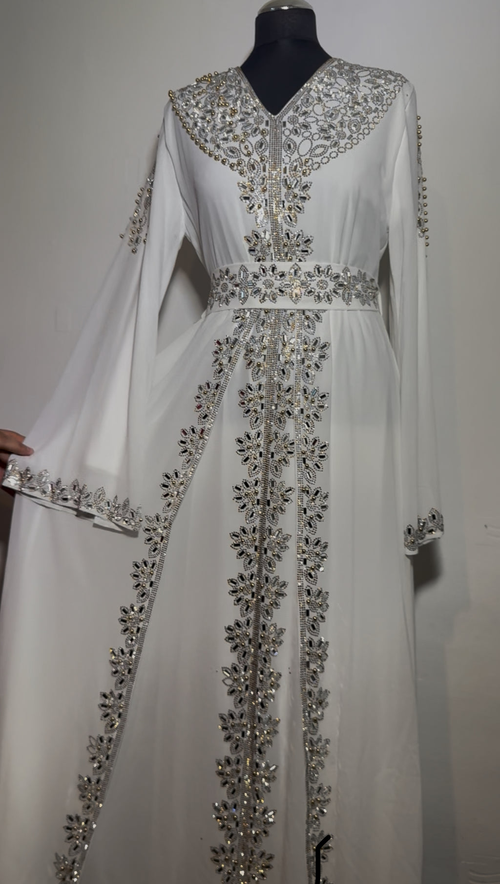 Luxury White Kaftan Dress, Embellished Moroccan Kaftan, Crystal Beaded Maxi Dress, Elegant Modest Evening Wear