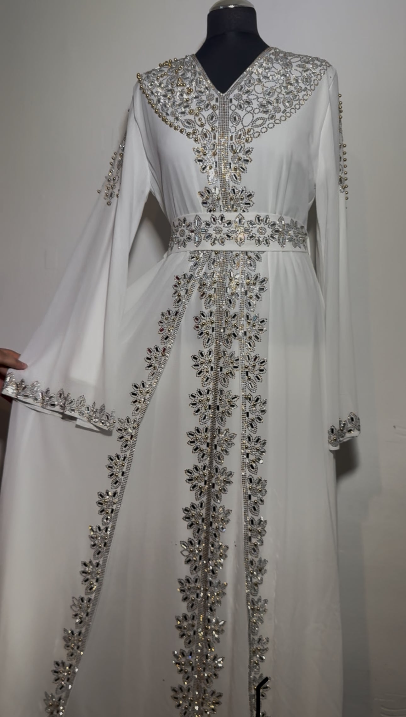 Luxury White Kaftan Dress, Embellished Moroccan Kaftan, Crystal Beaded Maxi Dress, Elegant Modest Evening Wear