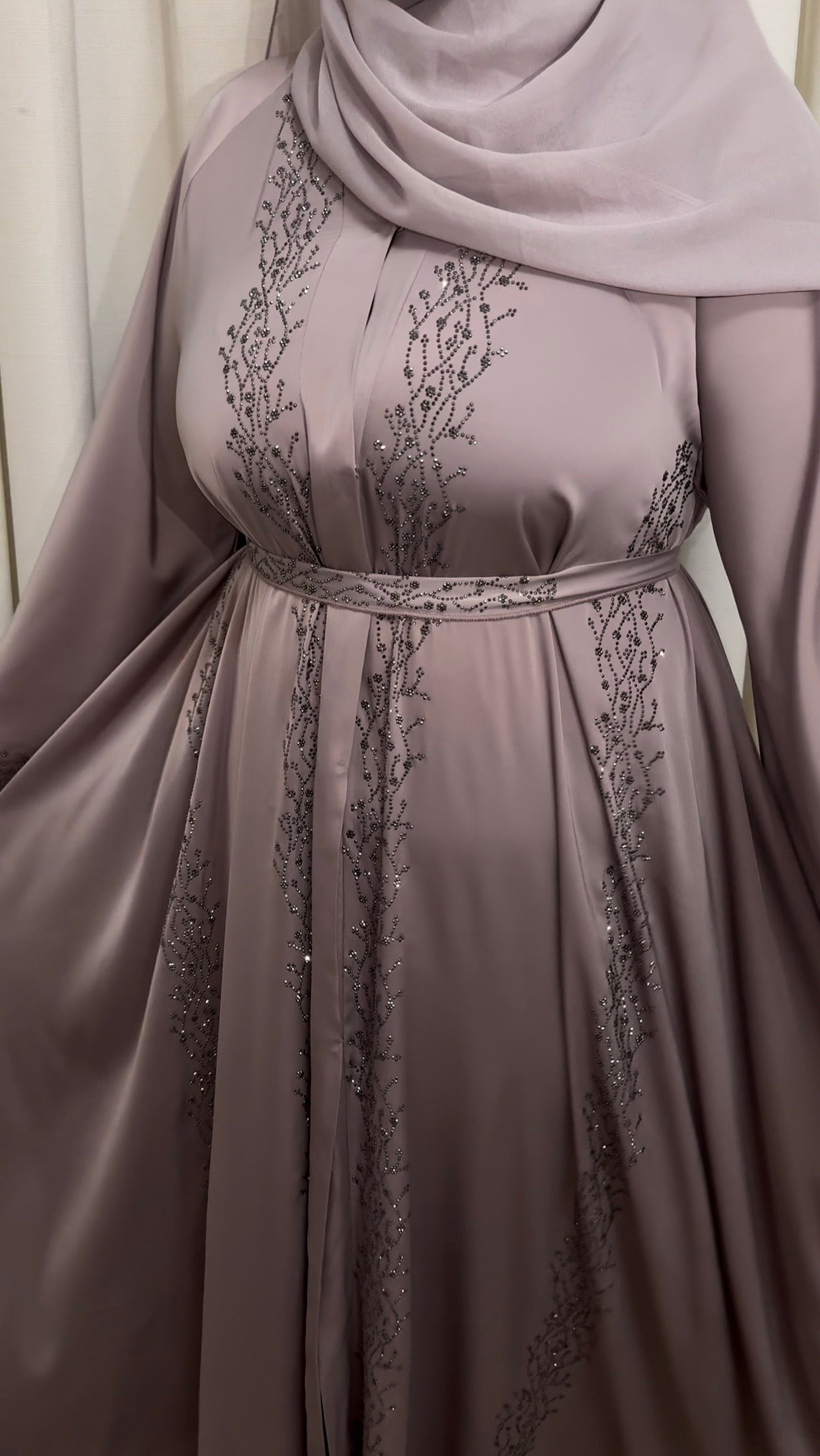 Luxury Crystal Embellished Abaya Set – 2-Piece with Matching Scarf & Belt – Modest Islamic Wear – Elegant Evening Gown