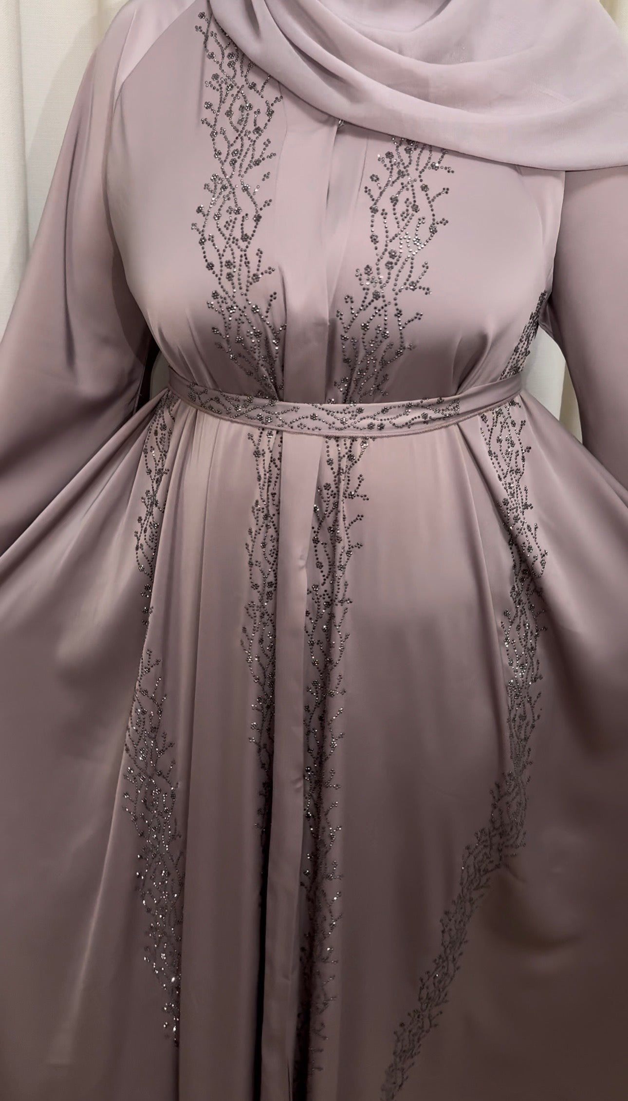 Luxury Crystal Embellished Abaya Set – 2-Piece with Matching Scarf & Belt – Modest Islamic Wear – Elegant Evening Gown