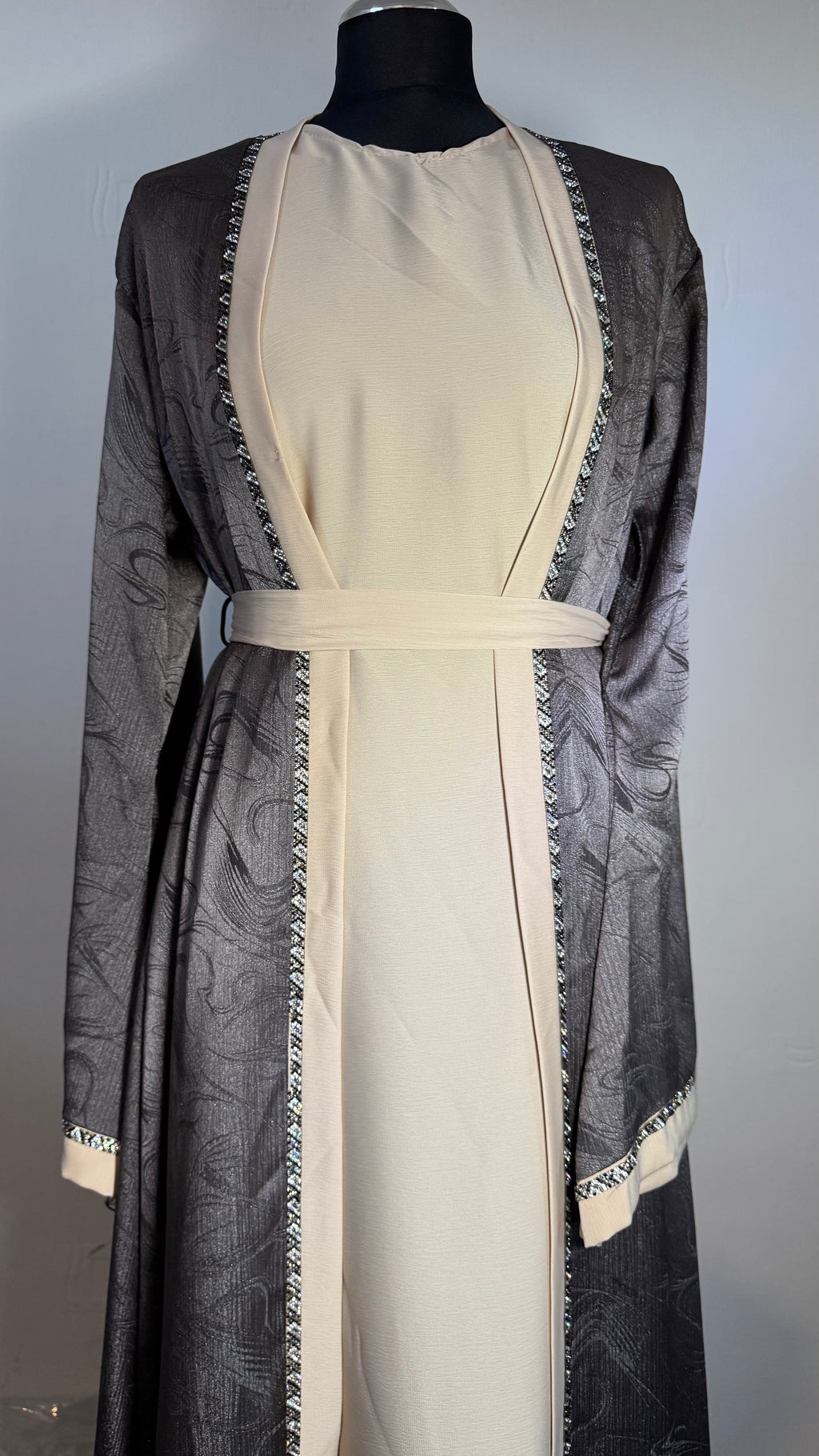 Luxury Two-Tone Open Abaya with Inner Dress – Beige & Charcoal Grey Kimono Style, Modest Eid Outfit, Elegant Dubai Abaya Set