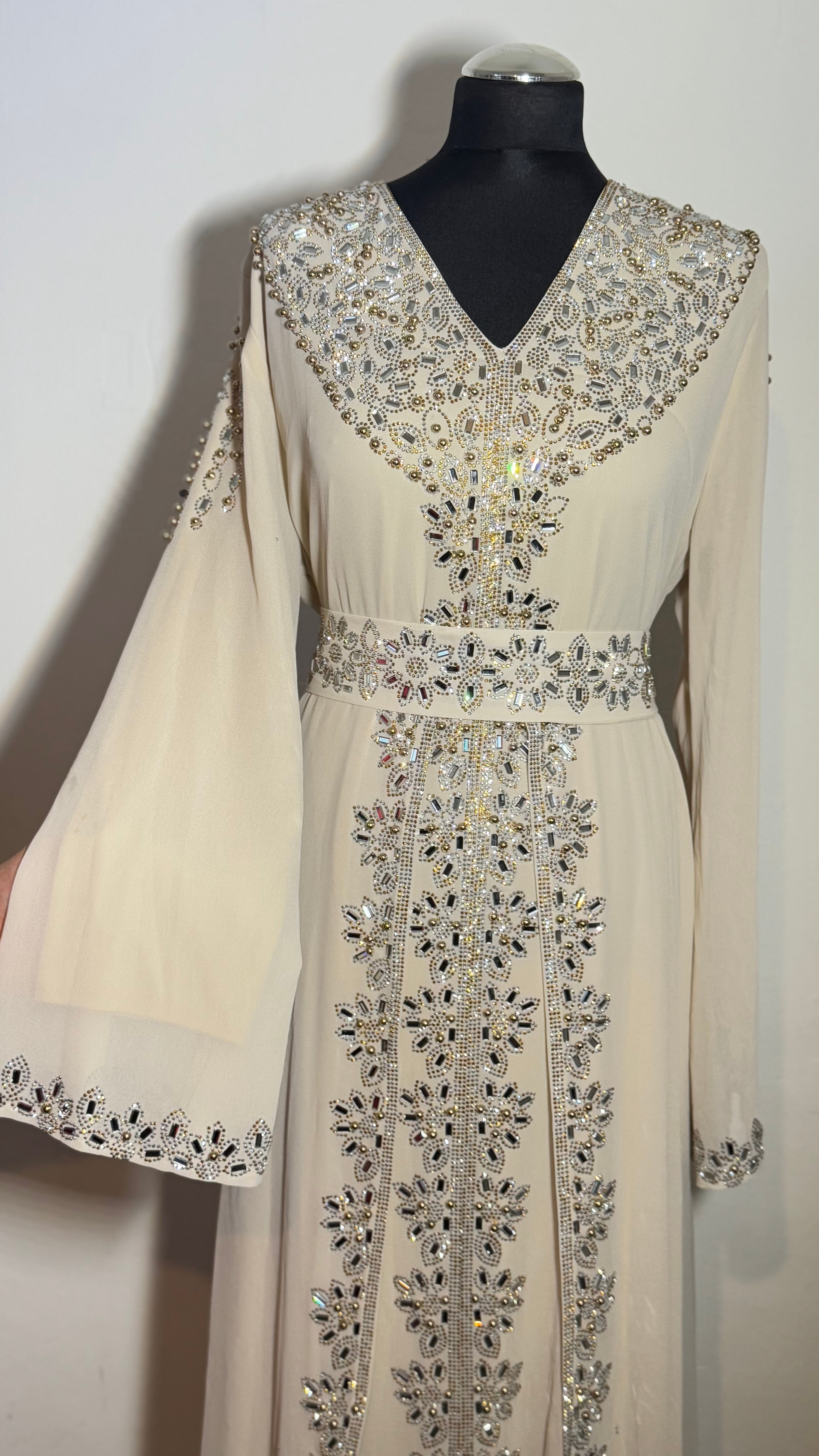 Luxury White Kaftan Dress, Embellished Moroccan Kaftan, Crystal Beaded Maxi Dress, Elegant Modest Evening Wear