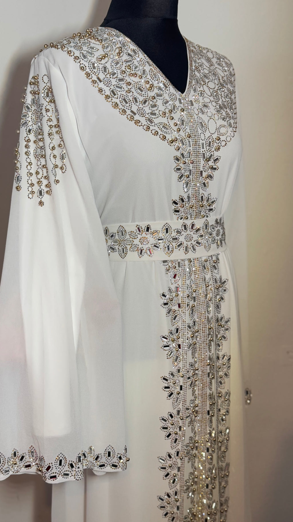 Luxury White Kaftan Dress, Embellished Moroccan Kaftan, Crystal Beaded Maxi Dress, Elegant Modest Evening Wear
